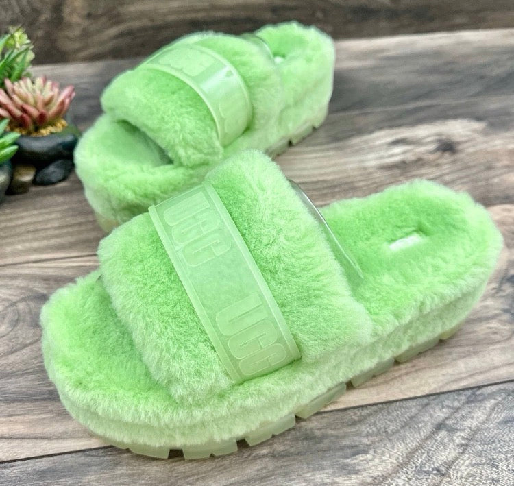🟢 NEW 🟢 Women’s UGG Slippers - UGG Fluffita Slip On Sandal (WMNS SZ 6 US)