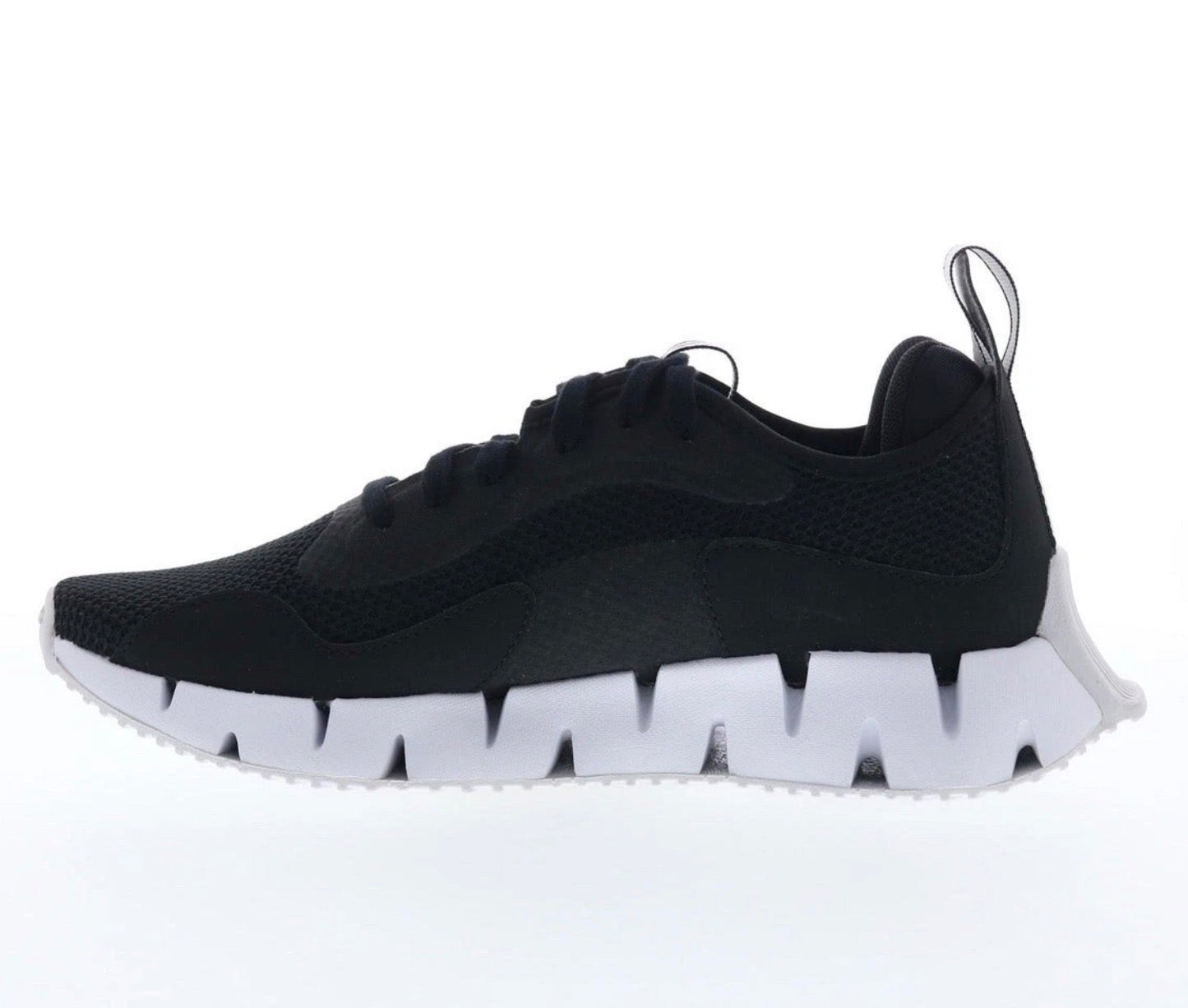✅ NEW ✅  Women’s Reebok Athletic Running Sneaker - (Size 9 US)