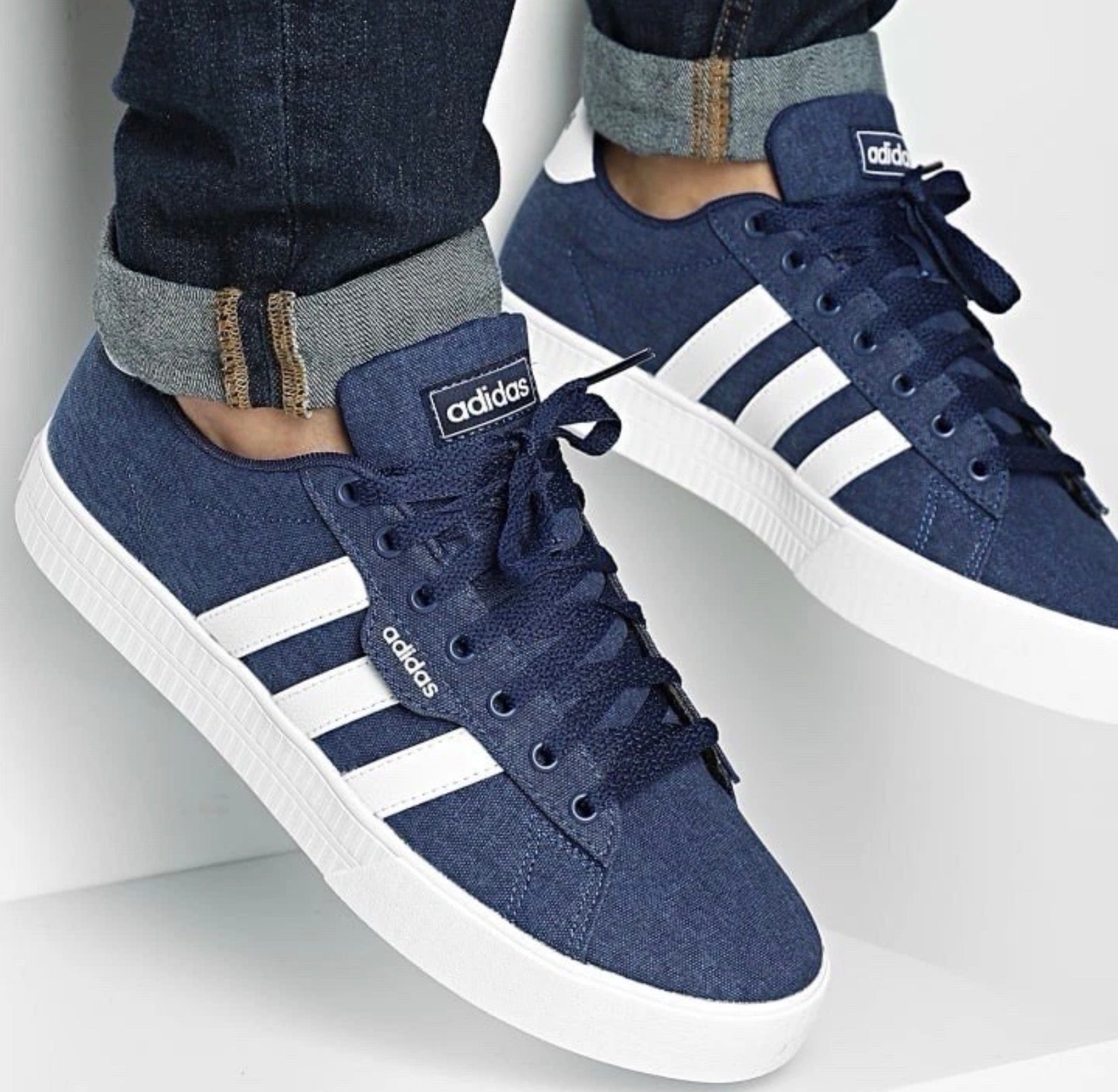 ✅ NEW ✅ Adidas Men’s Athletic Sport Sneaker - (Men’s Sz 11.5 US)