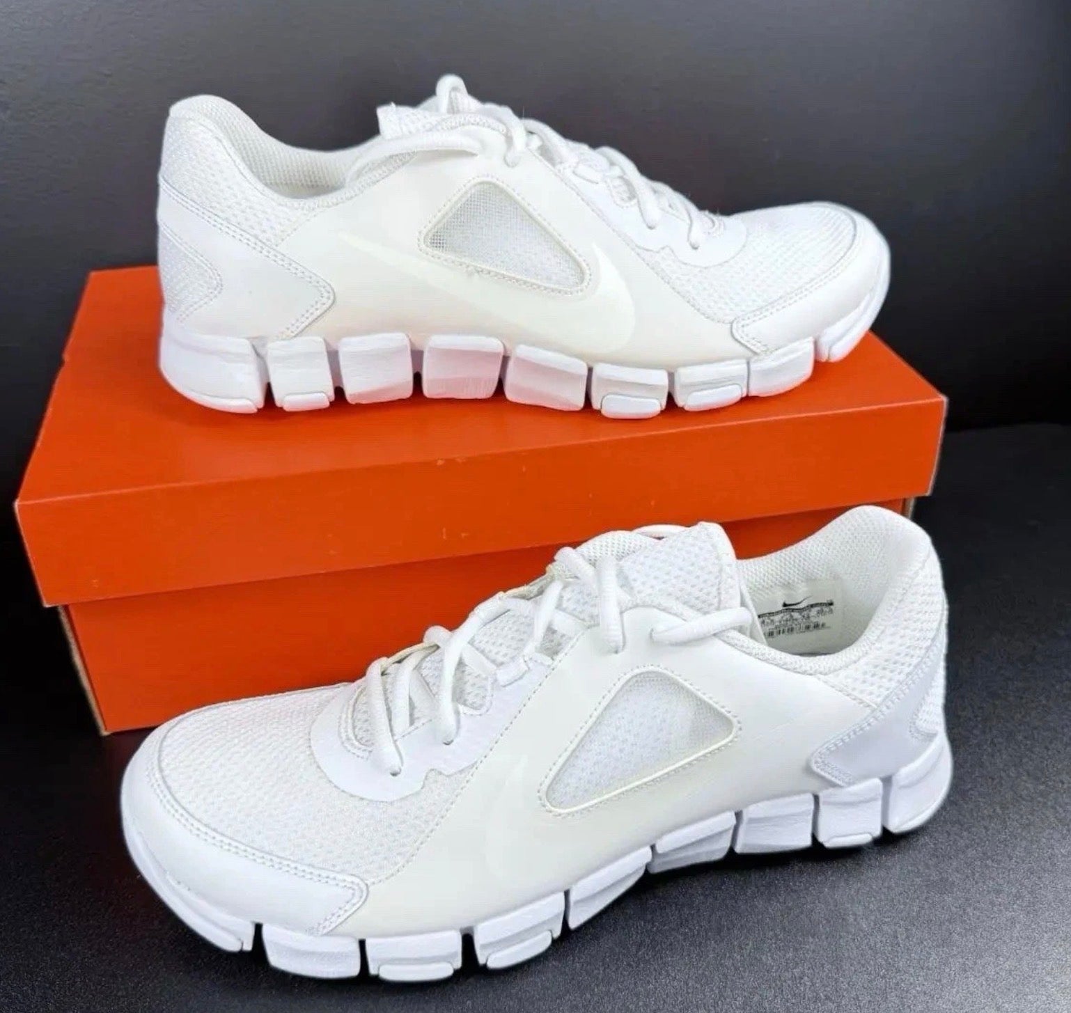 ✅ NEW ✅ Nike Men’s Athletic Running Sneaker - (Men’s Size 8.5 US)