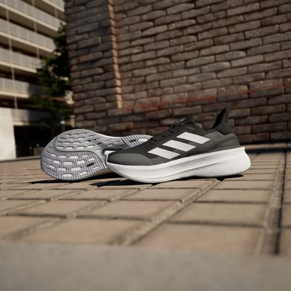 🟢 NEW 🟢 Women’s Adidas Ultraboost 5X Athletic Sneaker - (Women’s SZ 6 US)