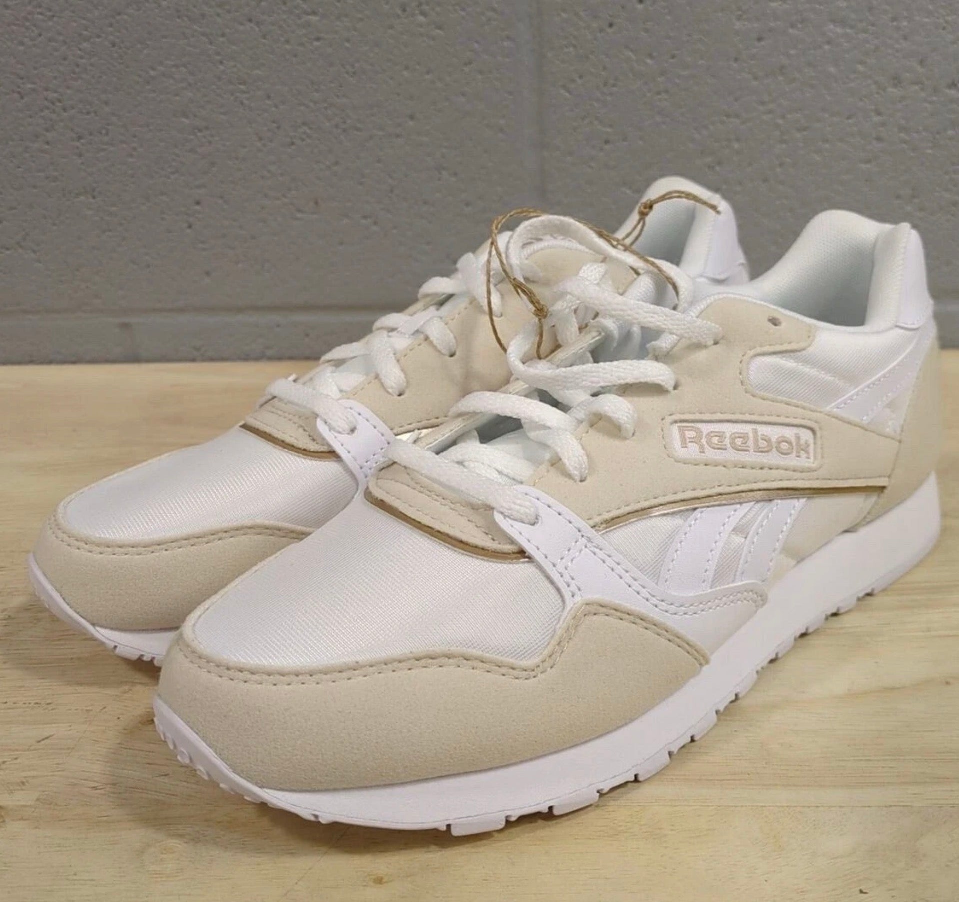 Womens Reebok Classic Athletic Sneaker (Size 10.5 US)