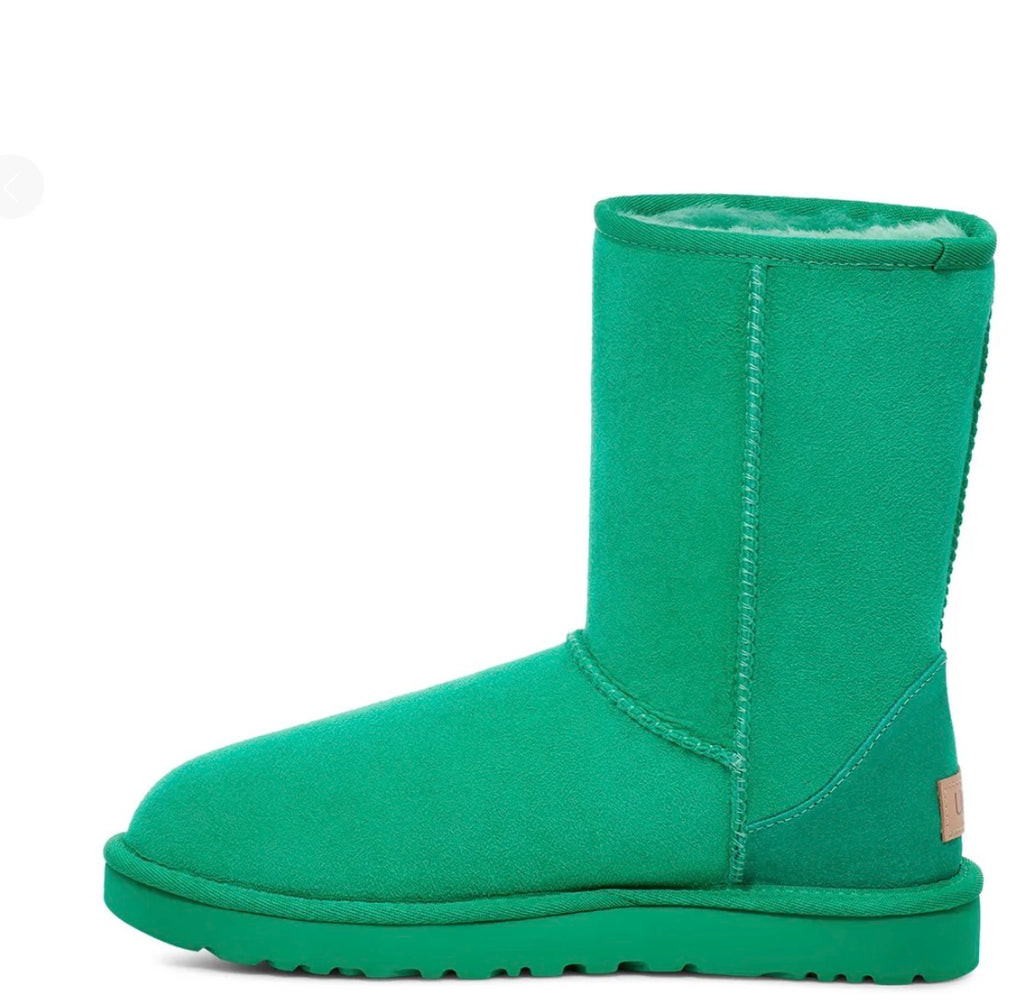 🟢 NEW 🟢 UGG Women’s Classic Short Boots - (Women’s SZ 7 US)