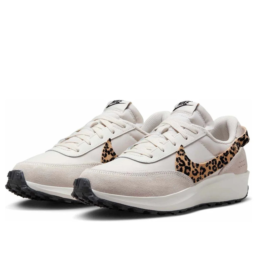 ✅ NEW ✅ Nike Waffle Athletic Running Sneaker - (Women’s Size 9.5 US)