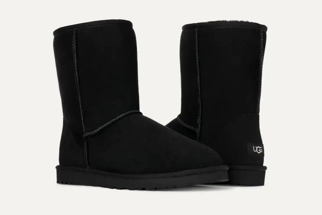 🟢 NEW 🟢 UGG Women’s Classic Short Boots - (Women’s SZ 6 US)
