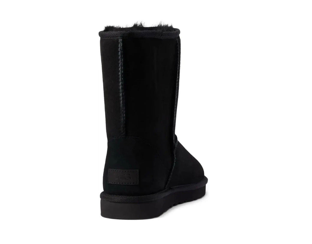 🟢 NEW 🟢 UGG Women’s Classic Short Boots - (Women’s SZ 6 US)