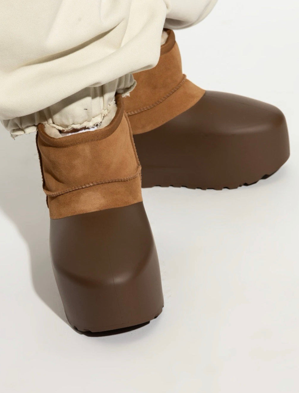 🟢 NEW 🟢 UGG Classic Mini Pumped Molded Boot - (Women’s Size 5 US)(Men Size 4 US)