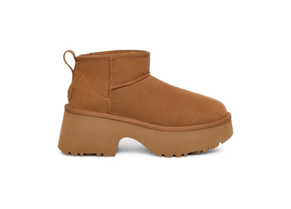 🟢 NEW 🟢 UGG Women’s Classic Ultra Mini Boots - (Women’s 9 US)