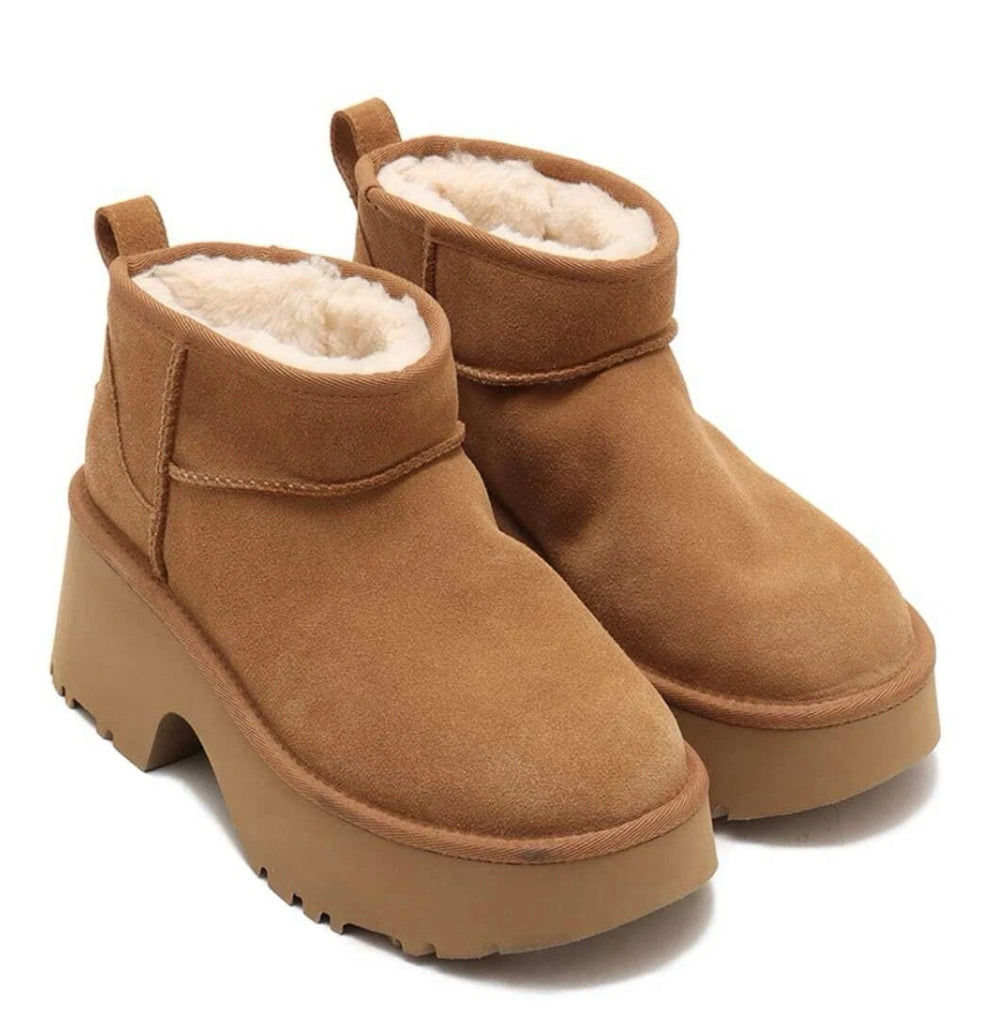 🟢 NEW 🟢 UGG Women’s Classic Ultra Mini Boots - (Women’s 9 US)