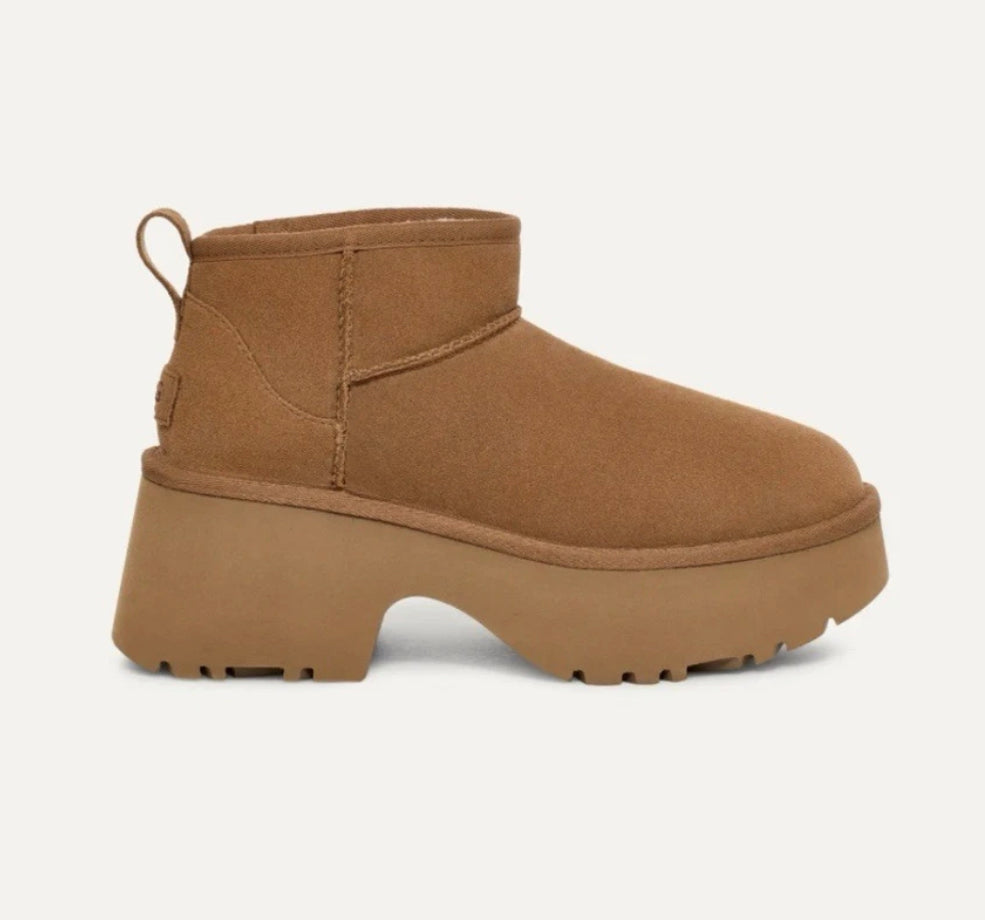 🟢 NEW 🟢 UGG Women’s Classic Ultra Mini Boots - (Women’s 9 US)